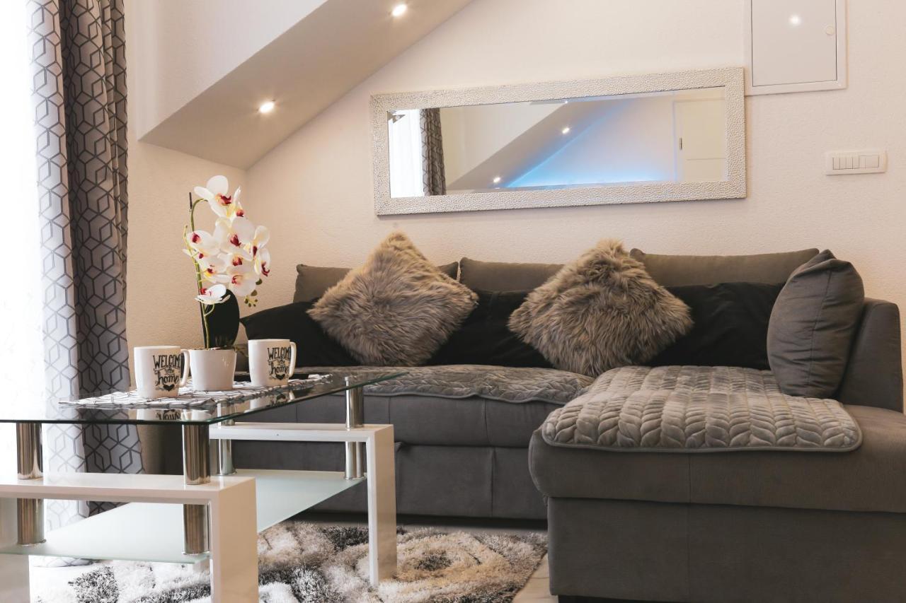 Luxury Apartment Megy Otočac Extérieur photo
