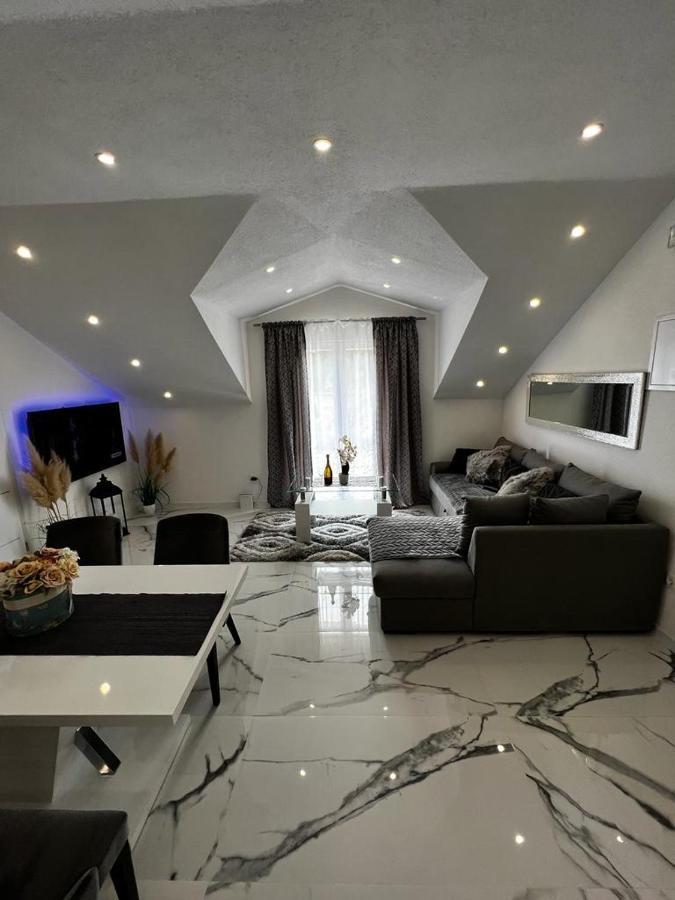 Luxury Apartment Megy Otočac Extérieur photo