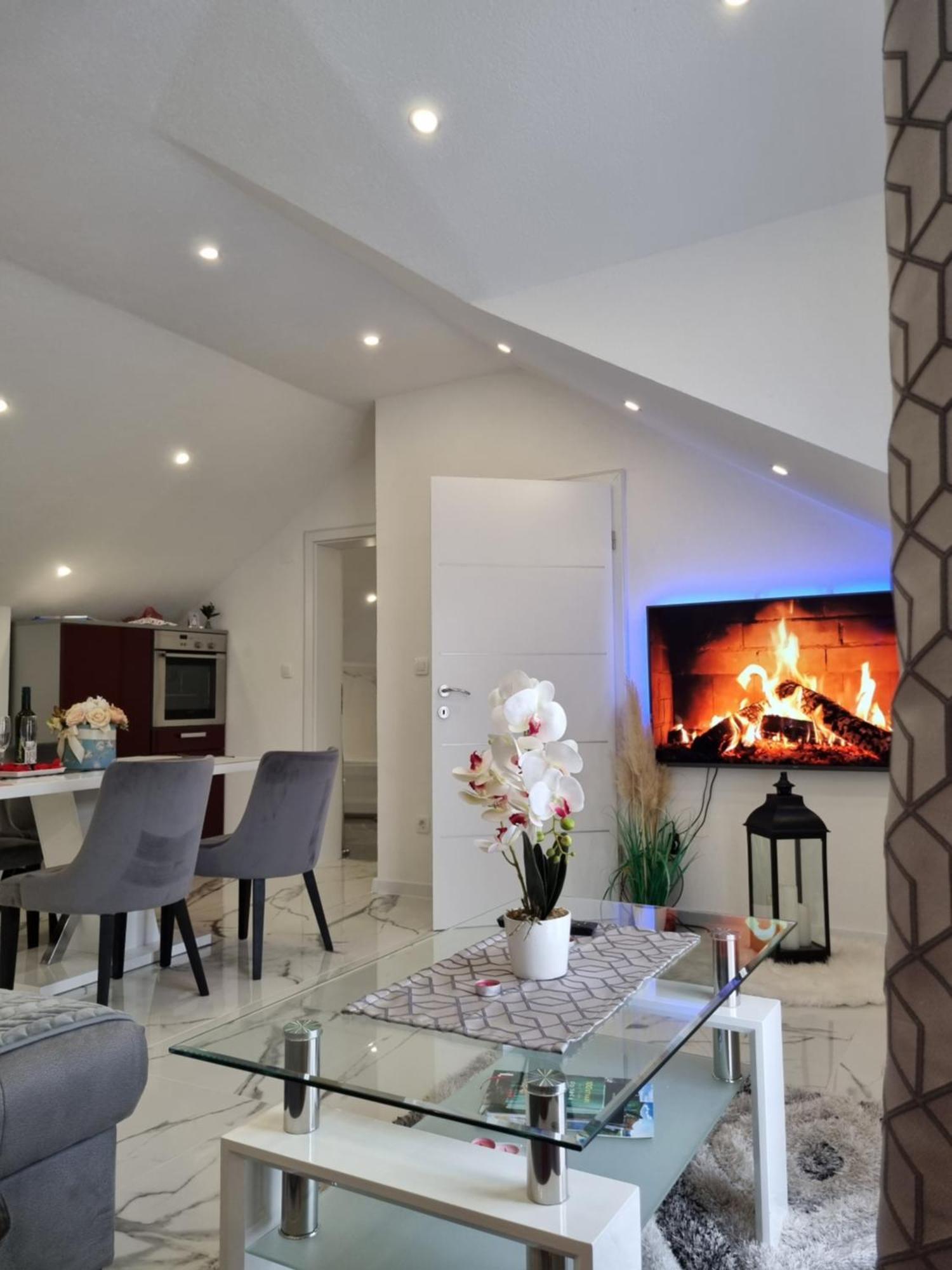 Luxury Apartment Megy Otočac Extérieur photo