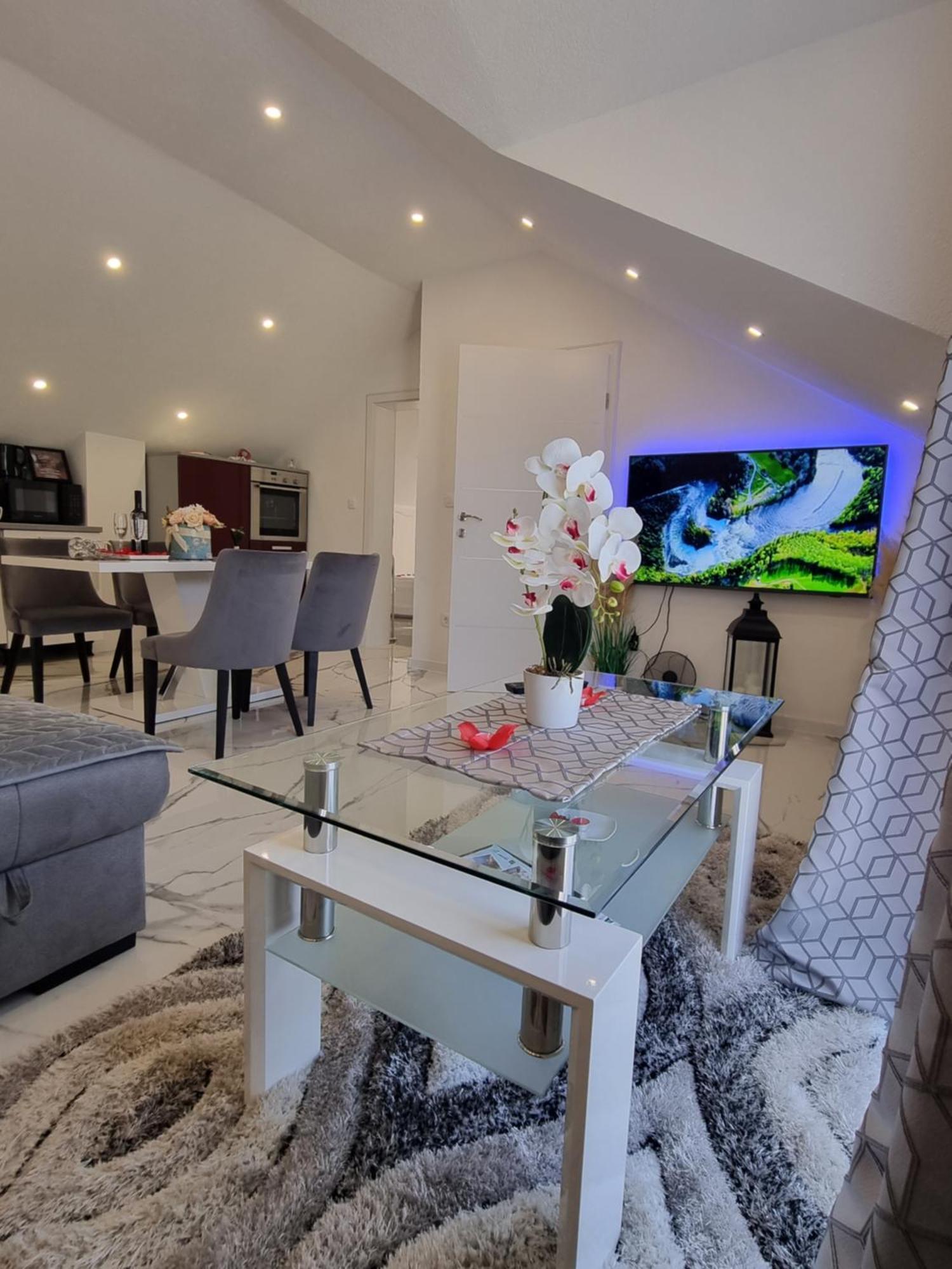 Luxury Apartment Megy Otočac Extérieur photo
