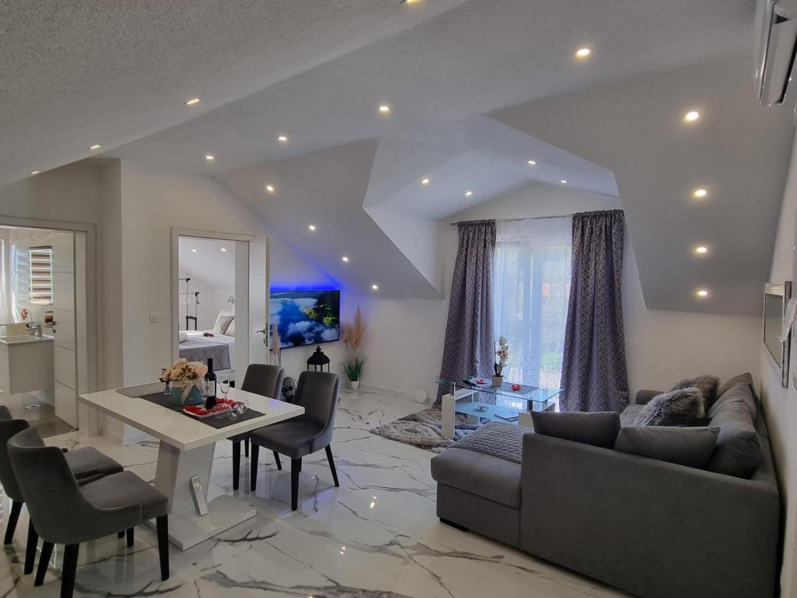 Luxury Apartment Megy Otočac Extérieur photo