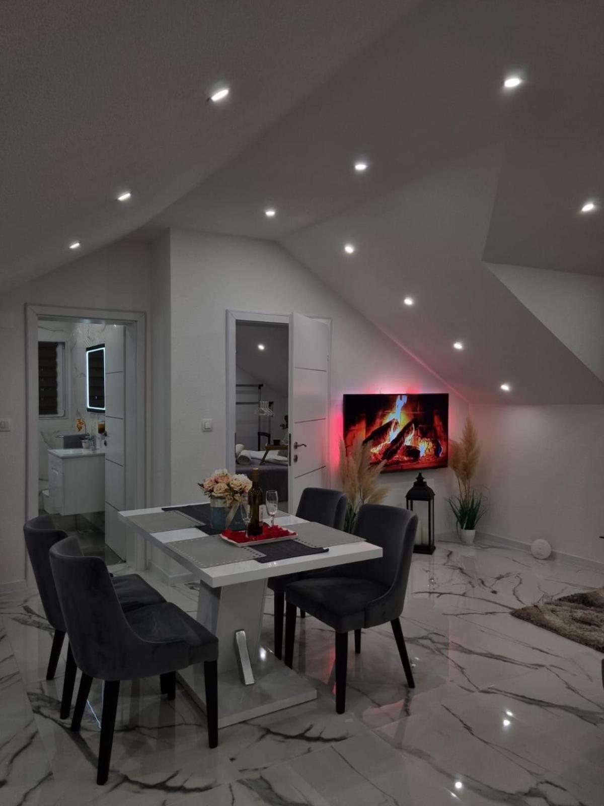 Luxury Apartment Megy Otočac Extérieur photo