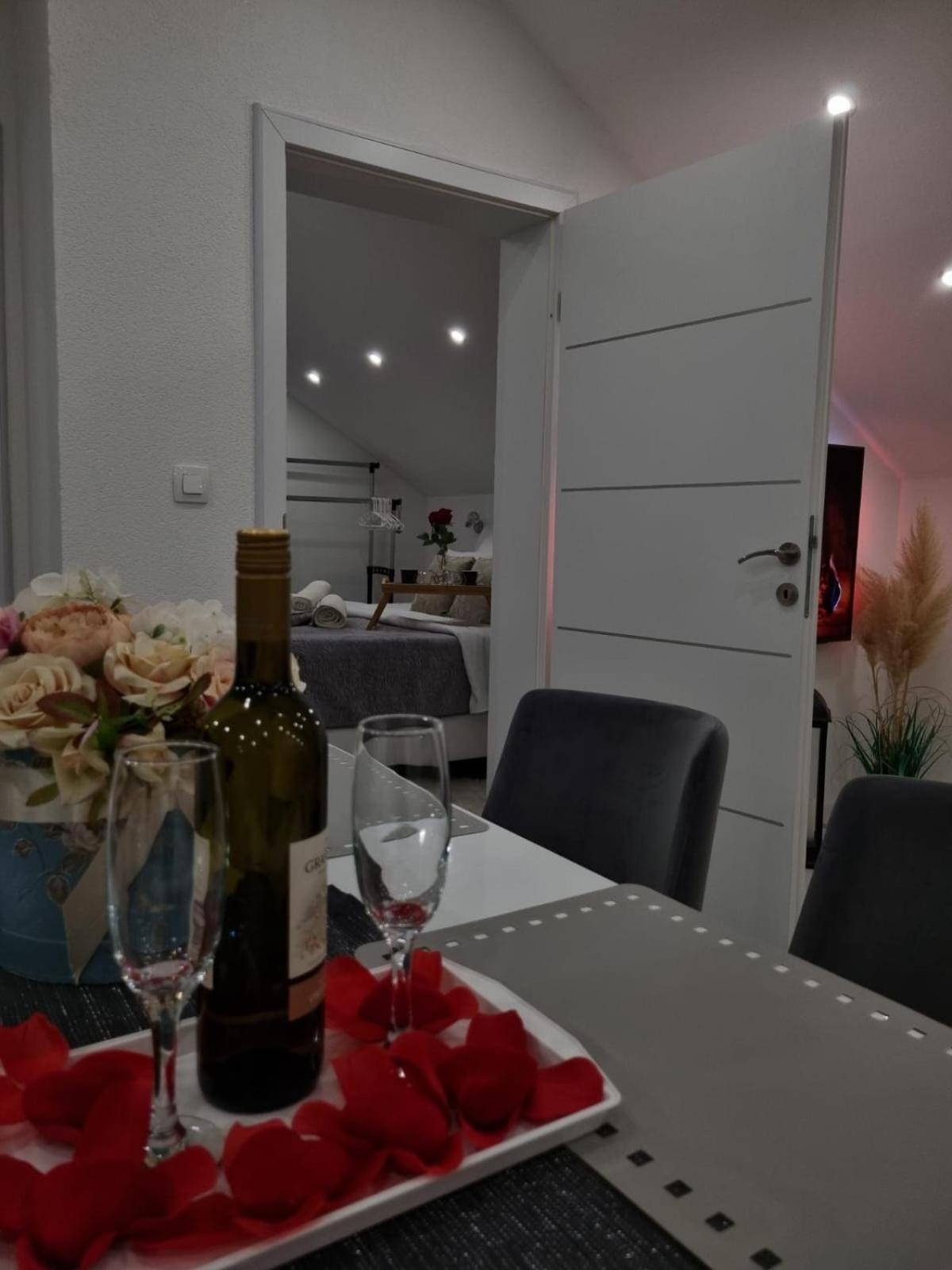 Luxury Apartment Megy Otočac Extérieur photo
