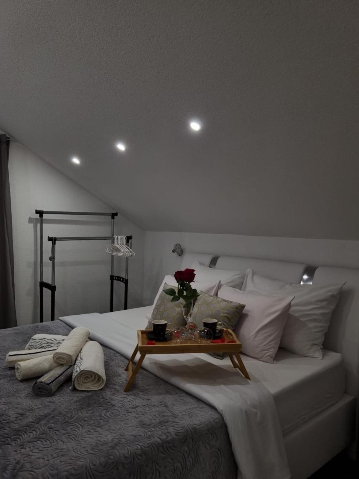 Luxury Apartment Megy Otočac Extérieur photo