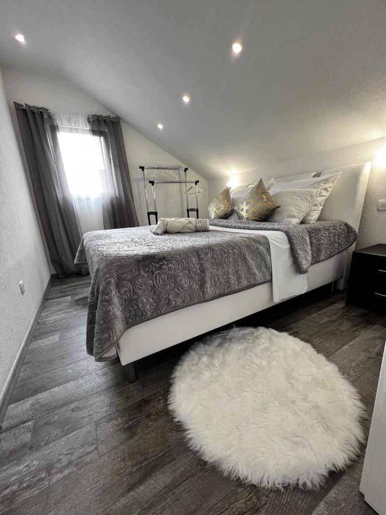 Luxury Apartment Megy Otočac Extérieur photo