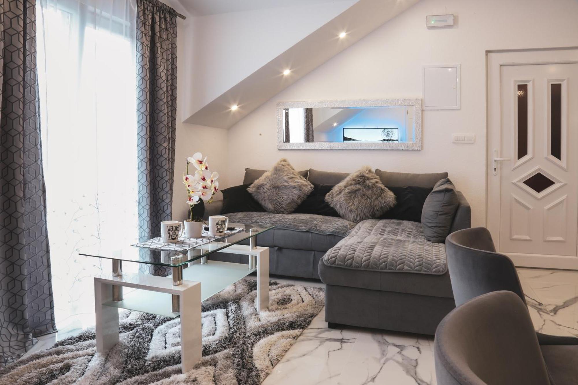 Luxury Apartment Megy Otočac Extérieur photo