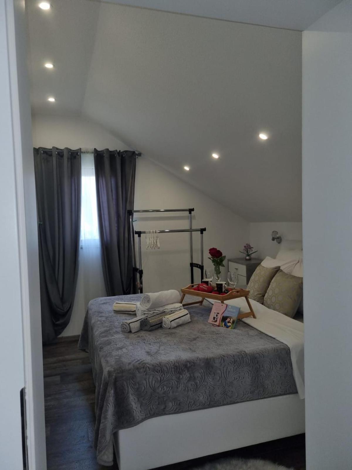 Luxury Apartment Megy Otočac Extérieur photo