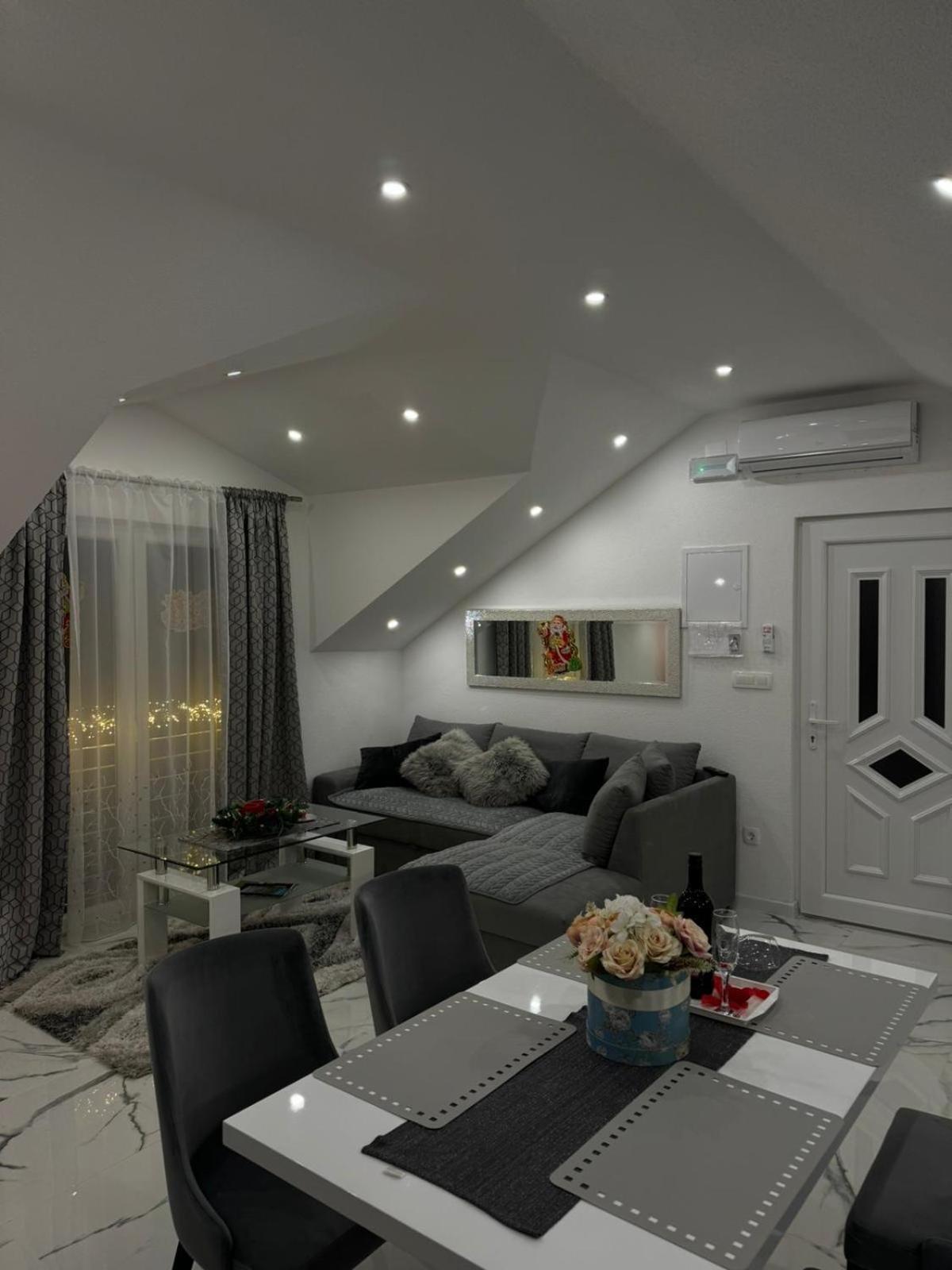 Luxury Apartment Megy Otočac Extérieur photo